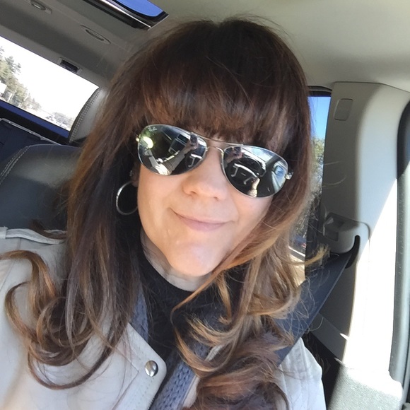 Meet your Posher, Alison - Picture 1 of 1